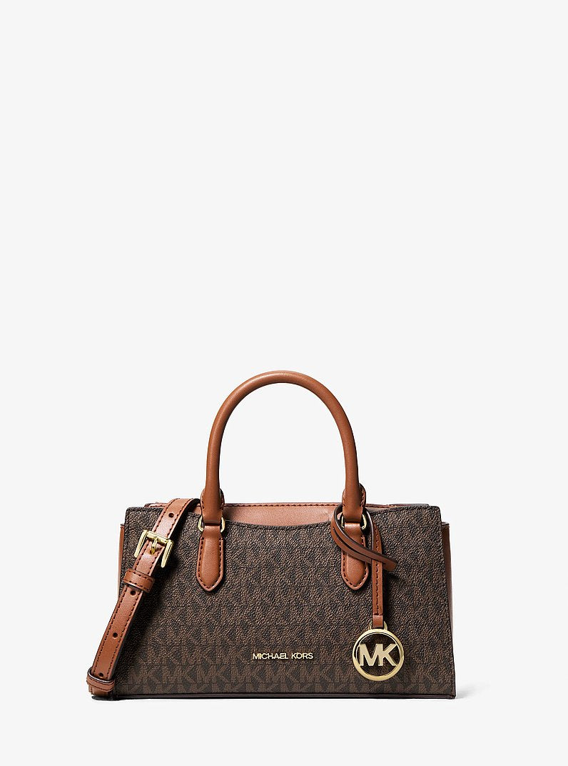 Bolsa Michael Kors Arden Small Signature Logo Messenger Bag, Lona com Logo Signature, cor Marrom, vista frontal | Original Exports