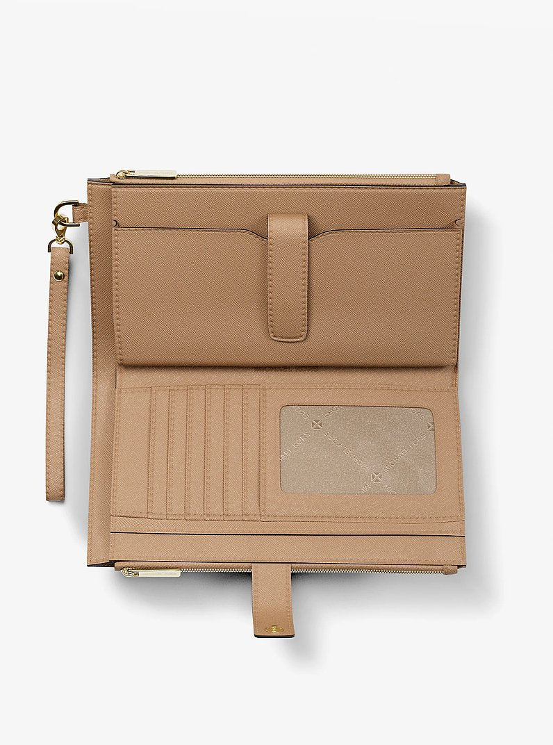 Carteira de Pulso para Celular Michael Kors Jet Set Large Leather Smartphone Wristlet Wallet, Couro Saffiano, cor Camel, vista lateral | Original Exports