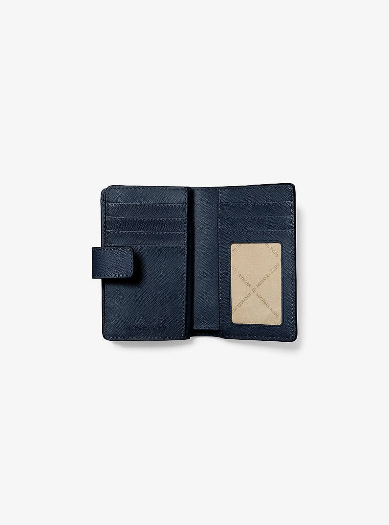 Carteira Michael Kors Medium Saffiano Leather Wallet, Couro Saffiano, cor Azul Marinho, vista lateral | Original Exports