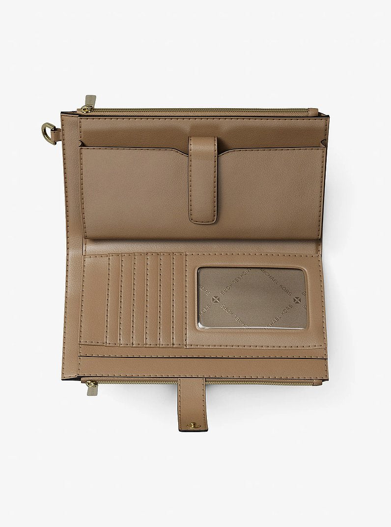 Carteira de Pulso Michael Kors Jet Set Large Signature Logo Wristlet, Lona com Logo Signature, cor Camel, vista lateral | Original Exports