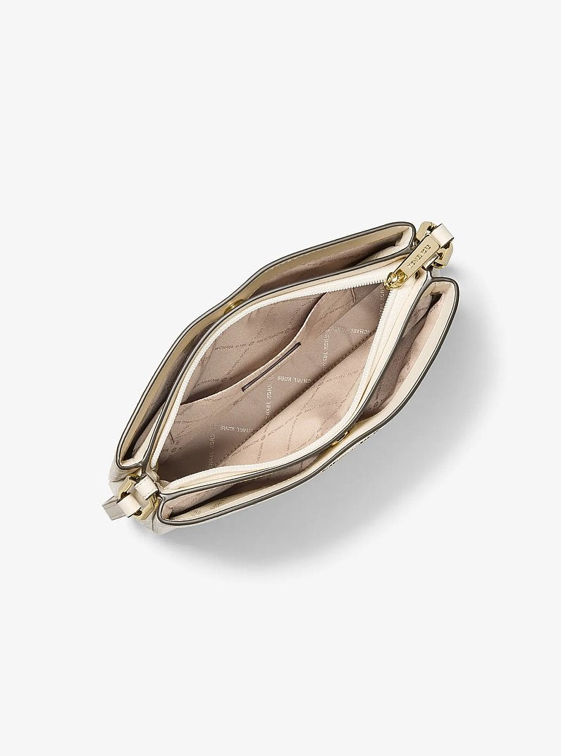 Nécessaire Michael Kors Trisha Pebbled Leather Crossbody Bag With Pouch Gift Set, Couro Pebbled, cor Creme Claro, vista lateral | Original Exports