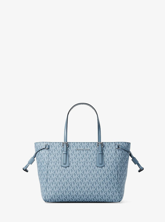 Michael Kors Voyager Extra-Small Signature Logo Tote Bag en Denim — vista frontal | Original Export