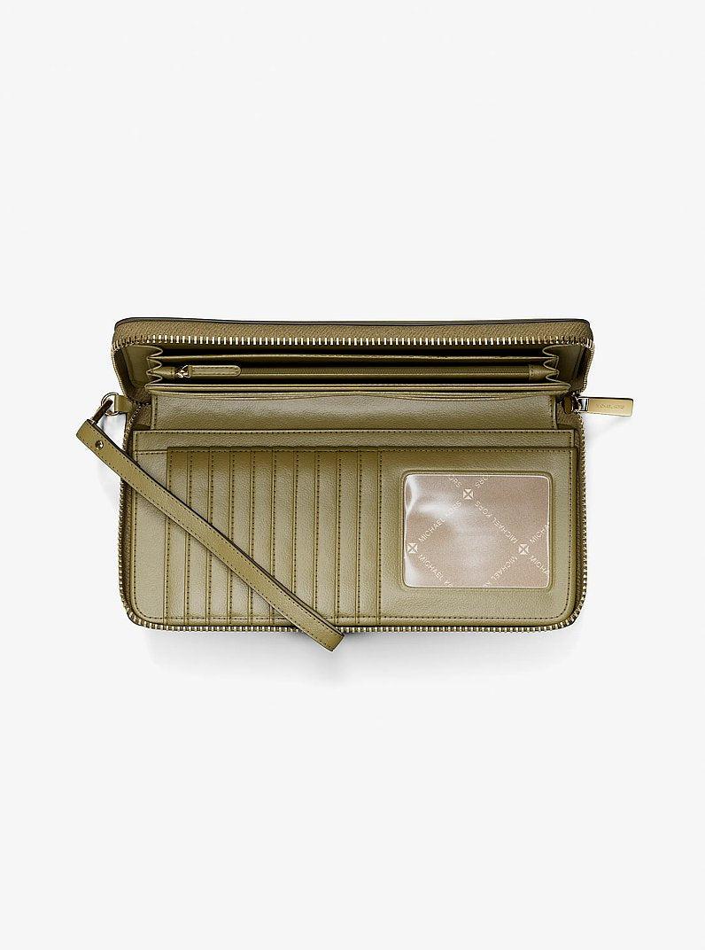 Carteira de Pulso Michael Kors Jet Set Travel Large Pebbled Leather Wristlet, Couro Pebbled, cor Oregano (Verde Musgo), vista lateral | Original Exports