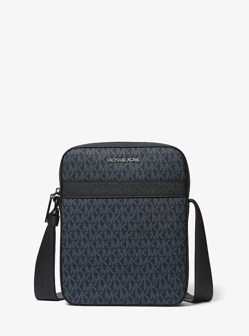 Bolsa Michael Kors Cooper Signature Logo Flight Bag, Lona com Logo Signature, cor Admiral/Azul Claro, vista lateral | Original Exports