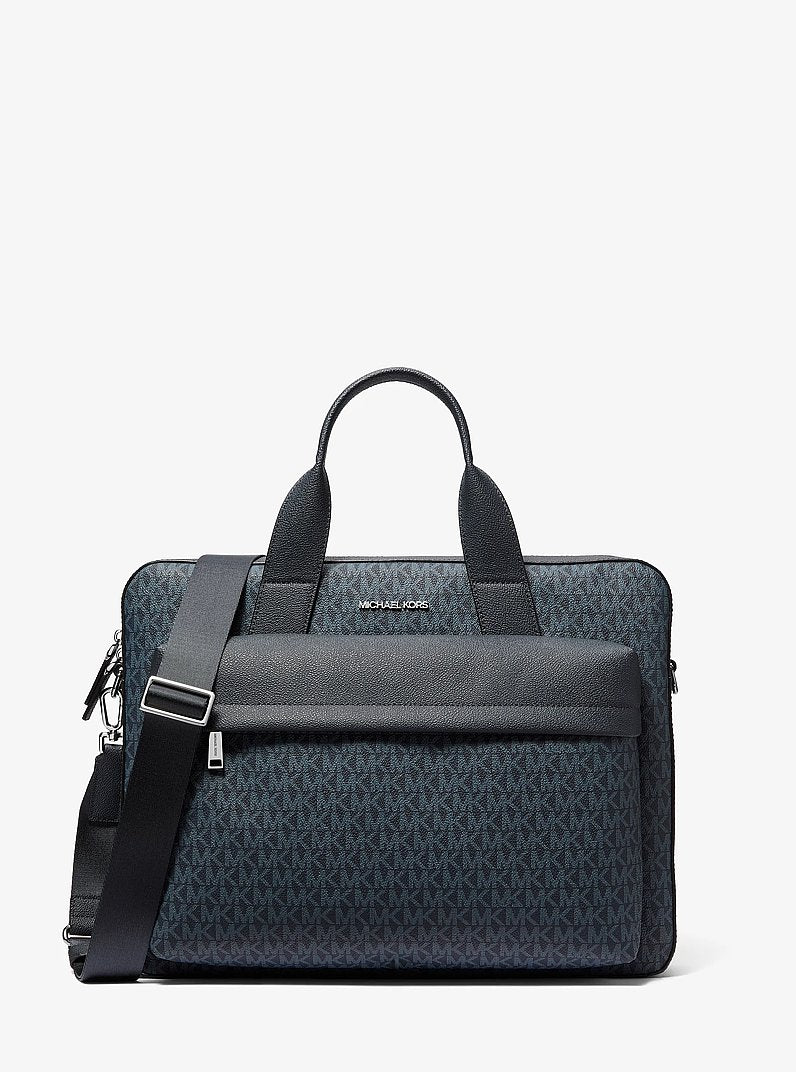 Pasta Michael Kors Pacey Medium Signature Logo Pocket Briefcase, Lona com Logo Signature, cor Admiral/Azul Claro, vista frontal | Original Exports