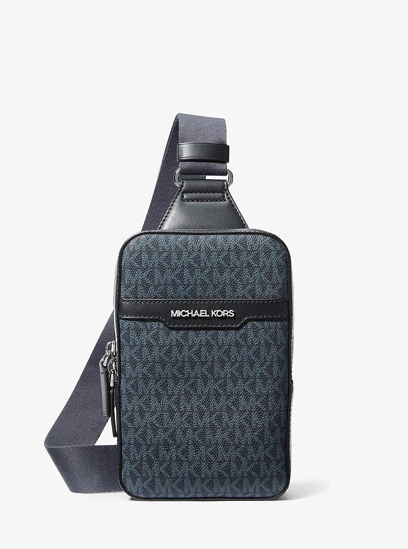 Bolsa Michael Kors Cooper Medium Signature Logo Sling Pack, Lona com Logo Signature, cor Admiral/Azul Claro, vista frontal | Original Exports