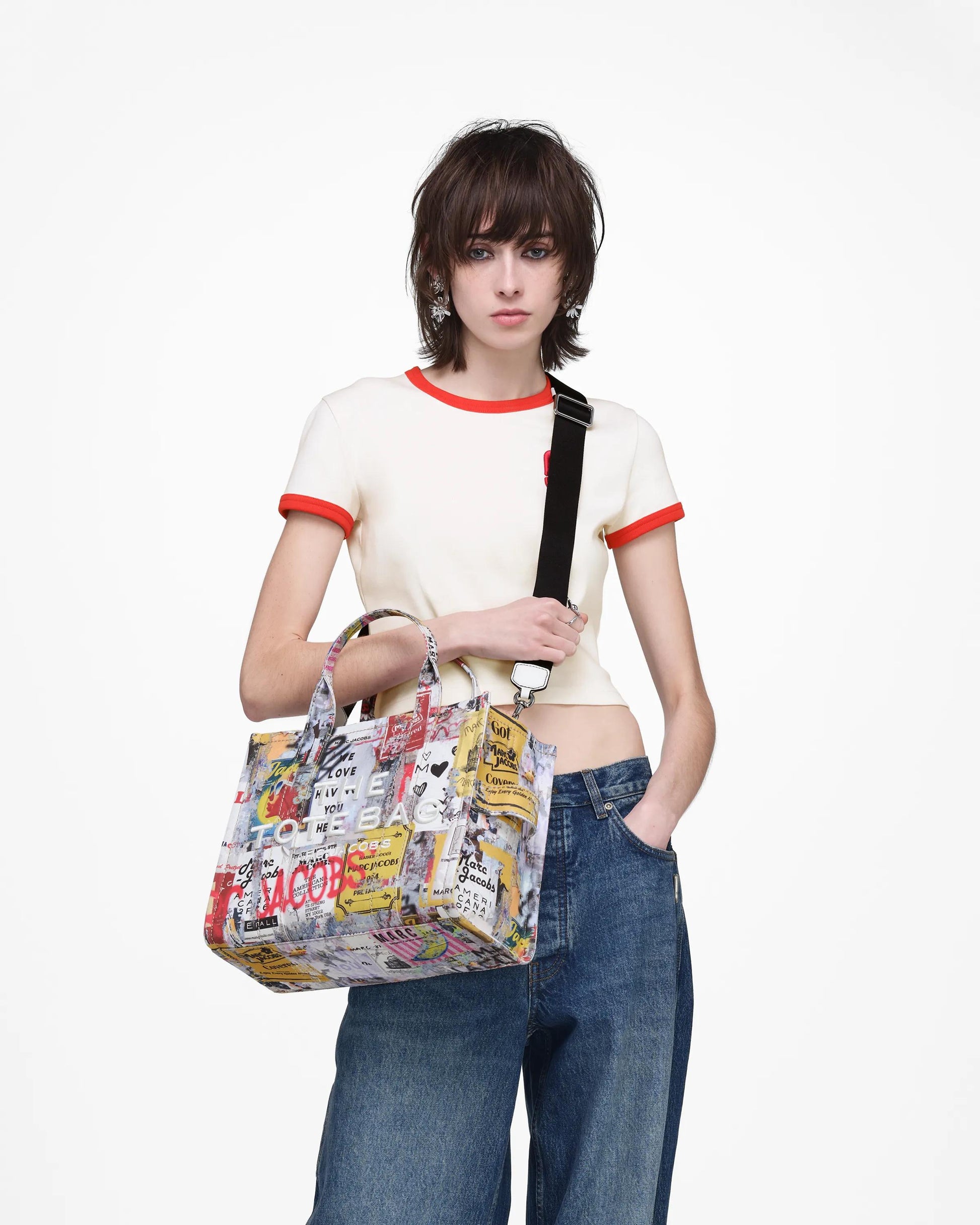Bolsa Marc Jacobs The Pop Americana Canvas Medium Tote Bag, Lona de Algodão estampada, cor Branco Multicolor, vista lateral | Original Exports