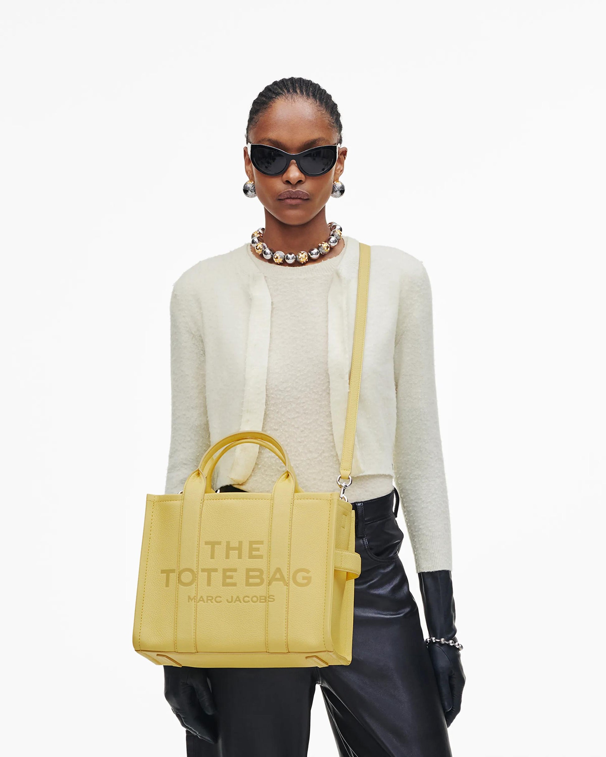 Bolsa Marc Jacobs The Leather Medium Tote Bag, Couro Legítimo, cor Amarelo Custard, vista lateral | Original Exports
