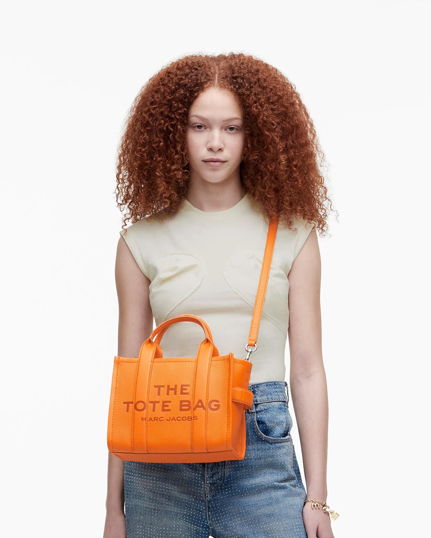 Bolsa Marc Jacobs The Leather Small Tote Bag, Couro Legítimo, cor Tangerina, vista lateral | Original Exports