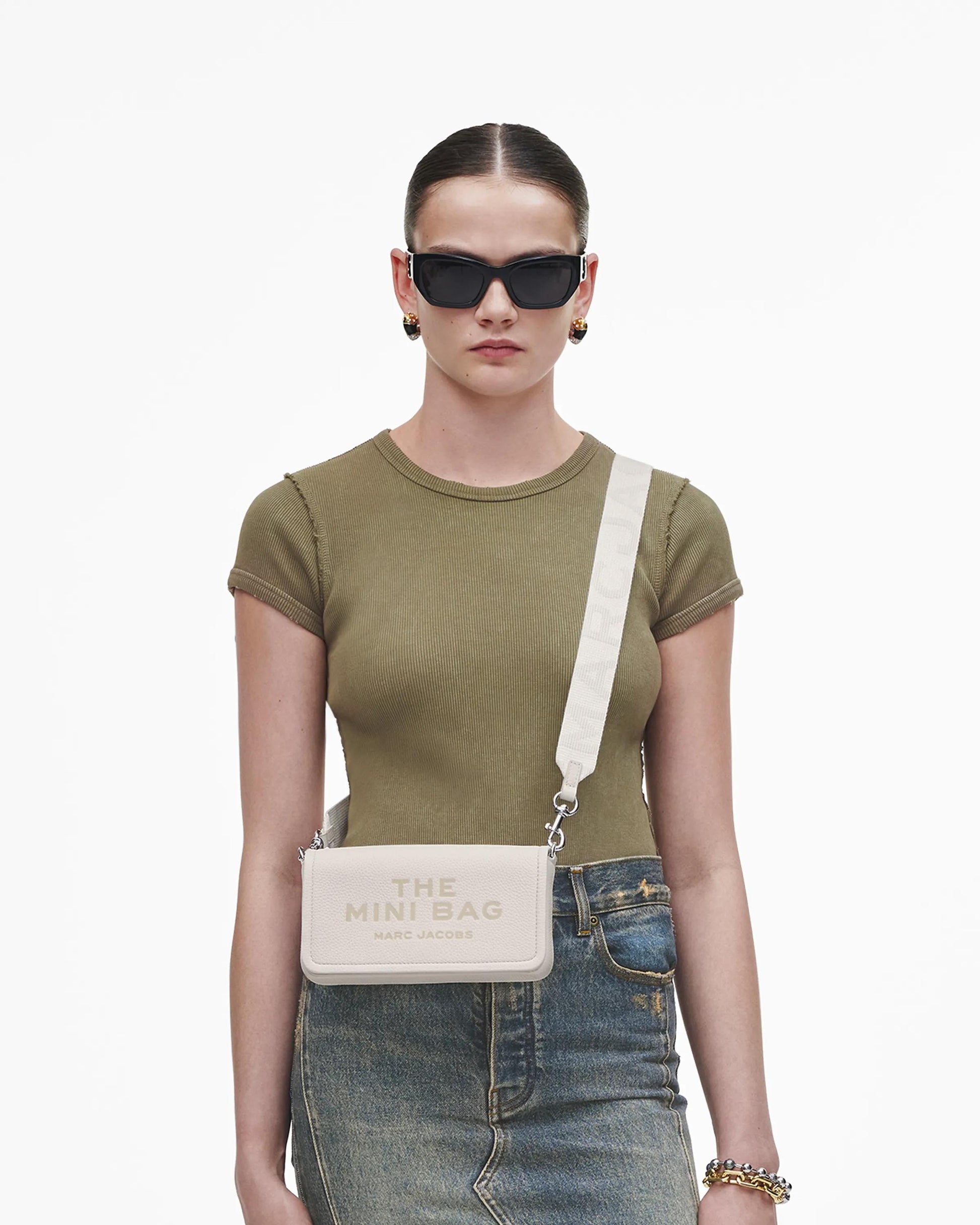Bolsa Marc Jacobs The Leather Mini Bag, Couro Legítimo, cor Branco Algodão, vista lateral | Original Exports