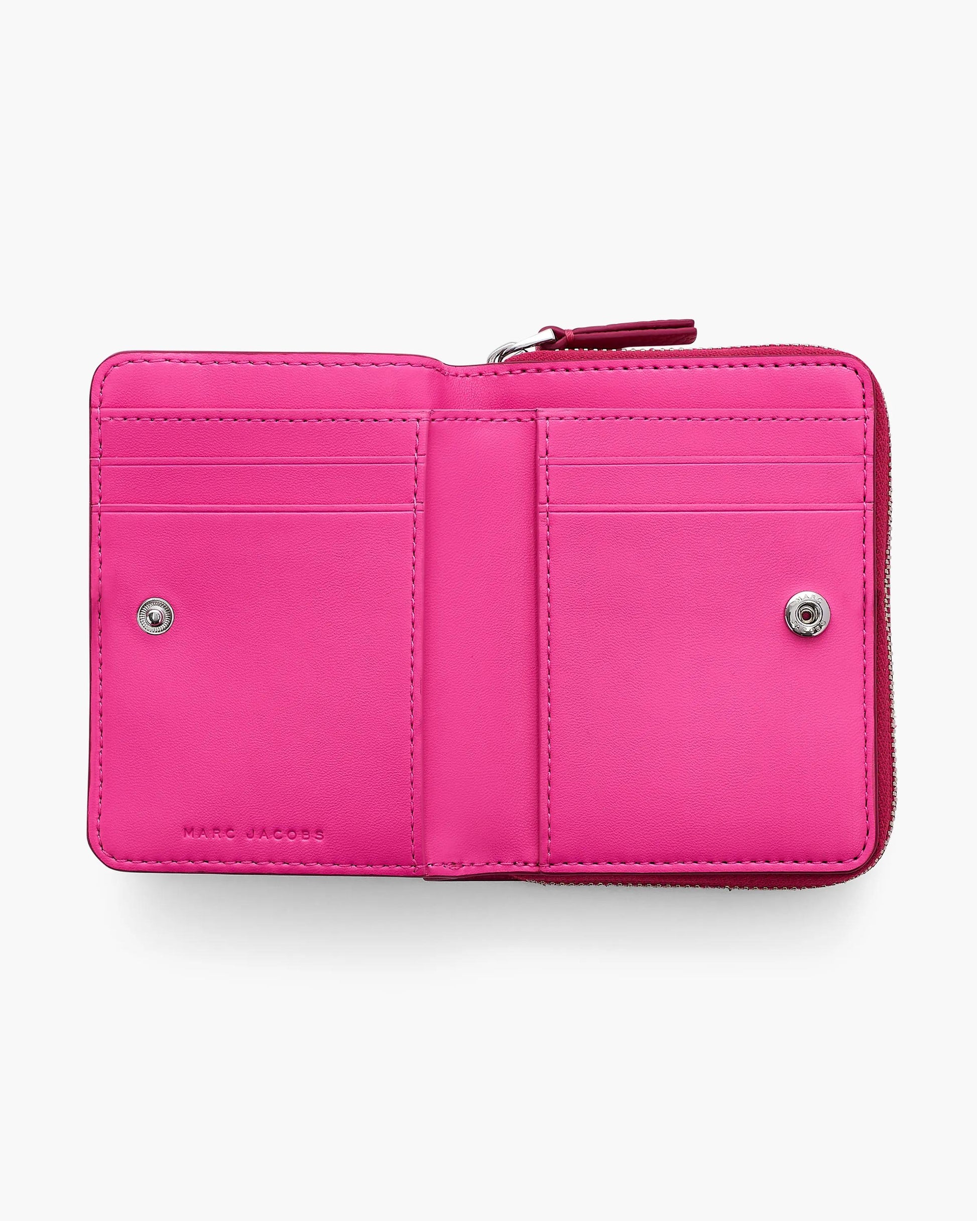 Carteira Marc Jacobs The Leather Mini Compact Wallet, Couro Legítimo, cor Rosa Framboesa, vista lateral | Original Exports
