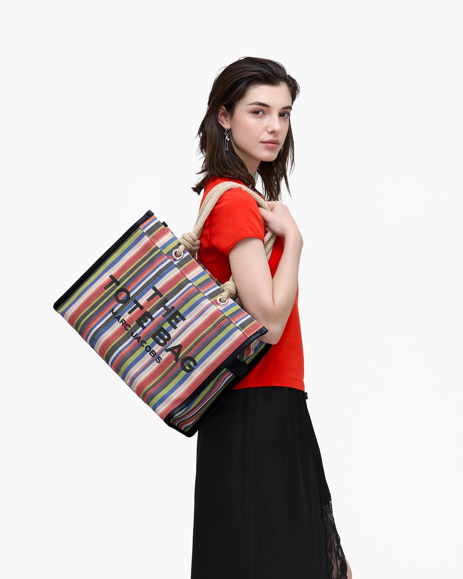 Bolsa Marc Jacobs The Stripe Mesh Large Tote Bag, Tela/Ráfia listrada, cor Vermelho Multicolor, vista lateral | Original Exports