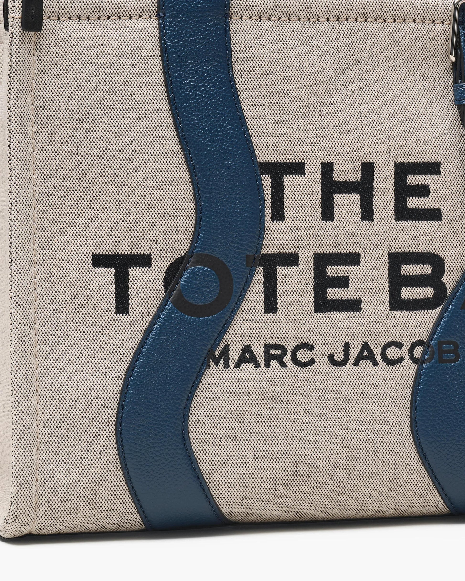 Bolsa Marc Jacobs The Wavy Canvas Medium Tote Bag, Lona de Algodão com acabamento em couro, cor Marfim/Azul Marinho, vista interna | Original Exports