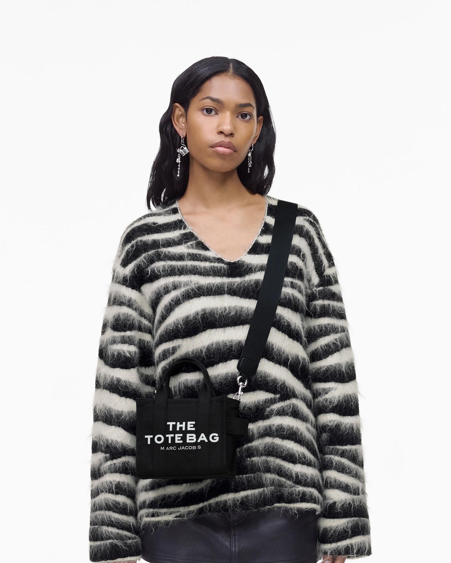 Bolsa Marc Jacobs The Canvas Crossbody Tote Bag, Lona de Algodão resistente, cor Preto, vista lateral | Original Exports