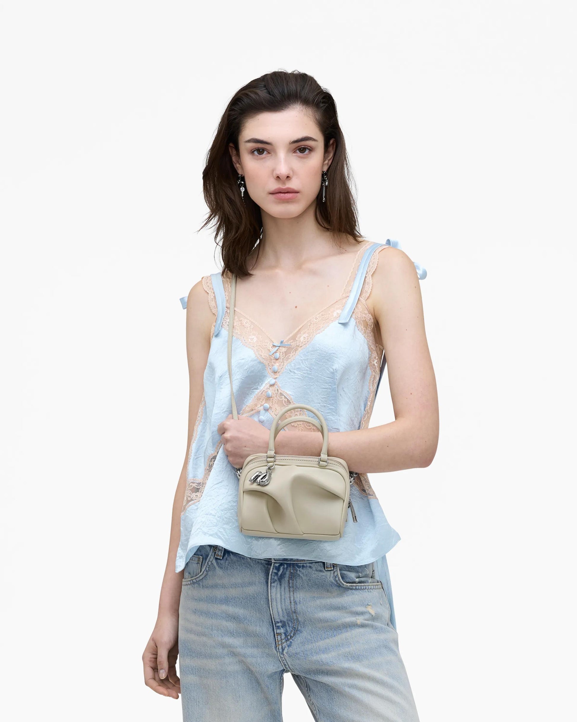 Bolsa Marc Jacobs The Mini Wave, Couro de Carneiro, cor Marfim, vista lateral | Original Exports