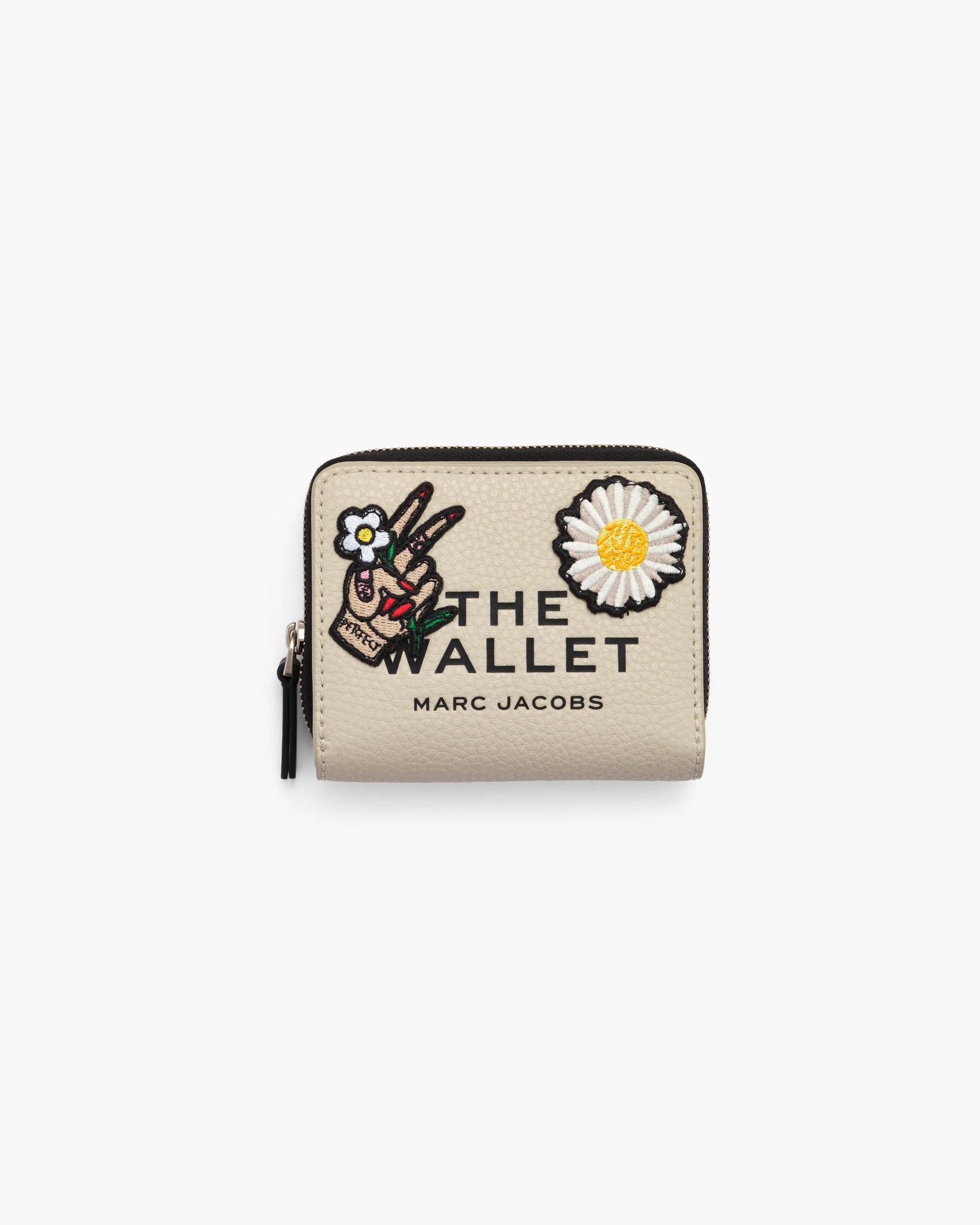 Carteira Marc Jacobs The Camp Patchwork Mini Compact Wallet, Couro Martelado, cor Branco Nuvem Multicolor, vista frontal | Original Exports