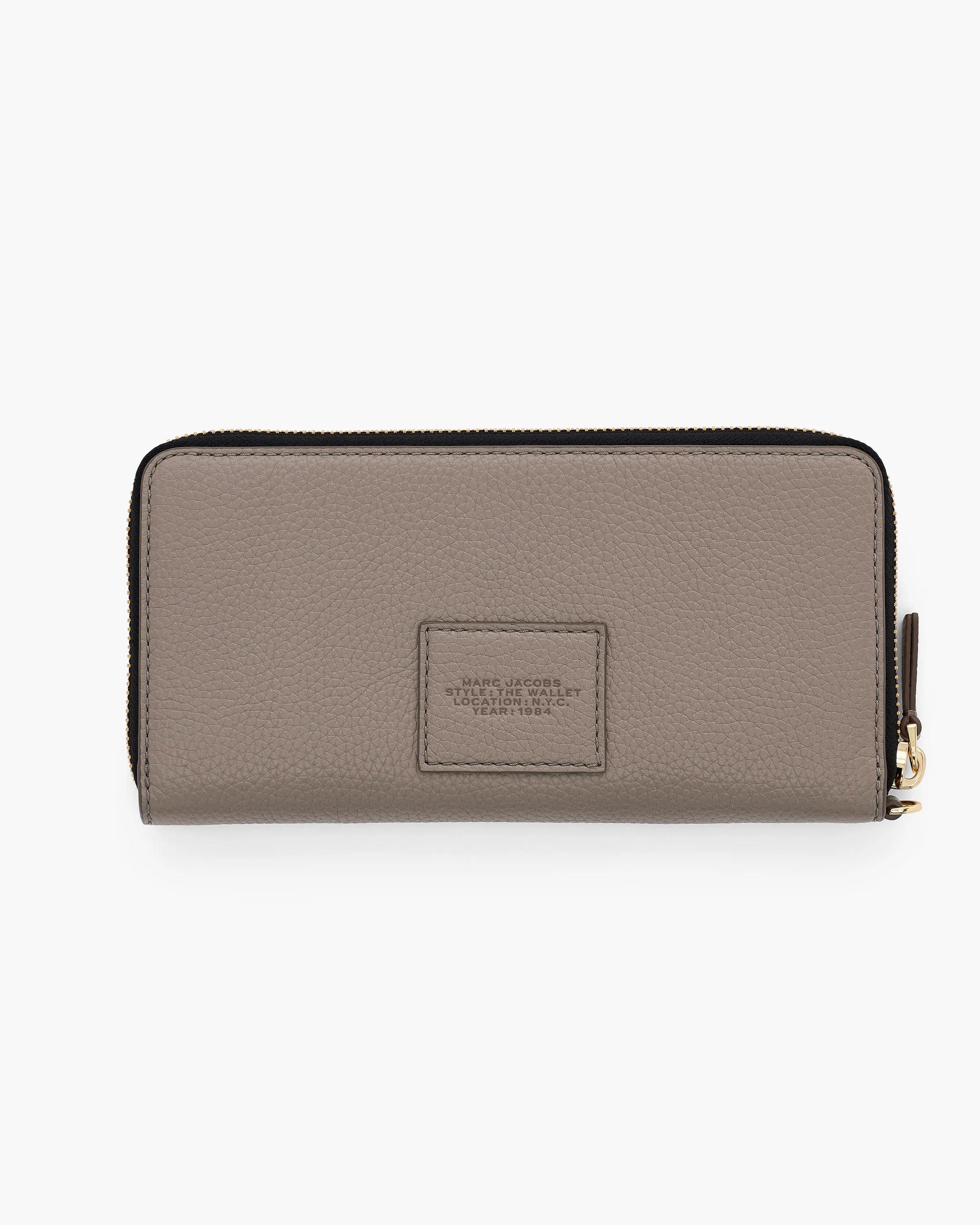 Carteira Marc Jacobs The Leather Continental Wallet, Couro Legítimo Full-Grain, cor Cimento, detalhe do material | Original Exports