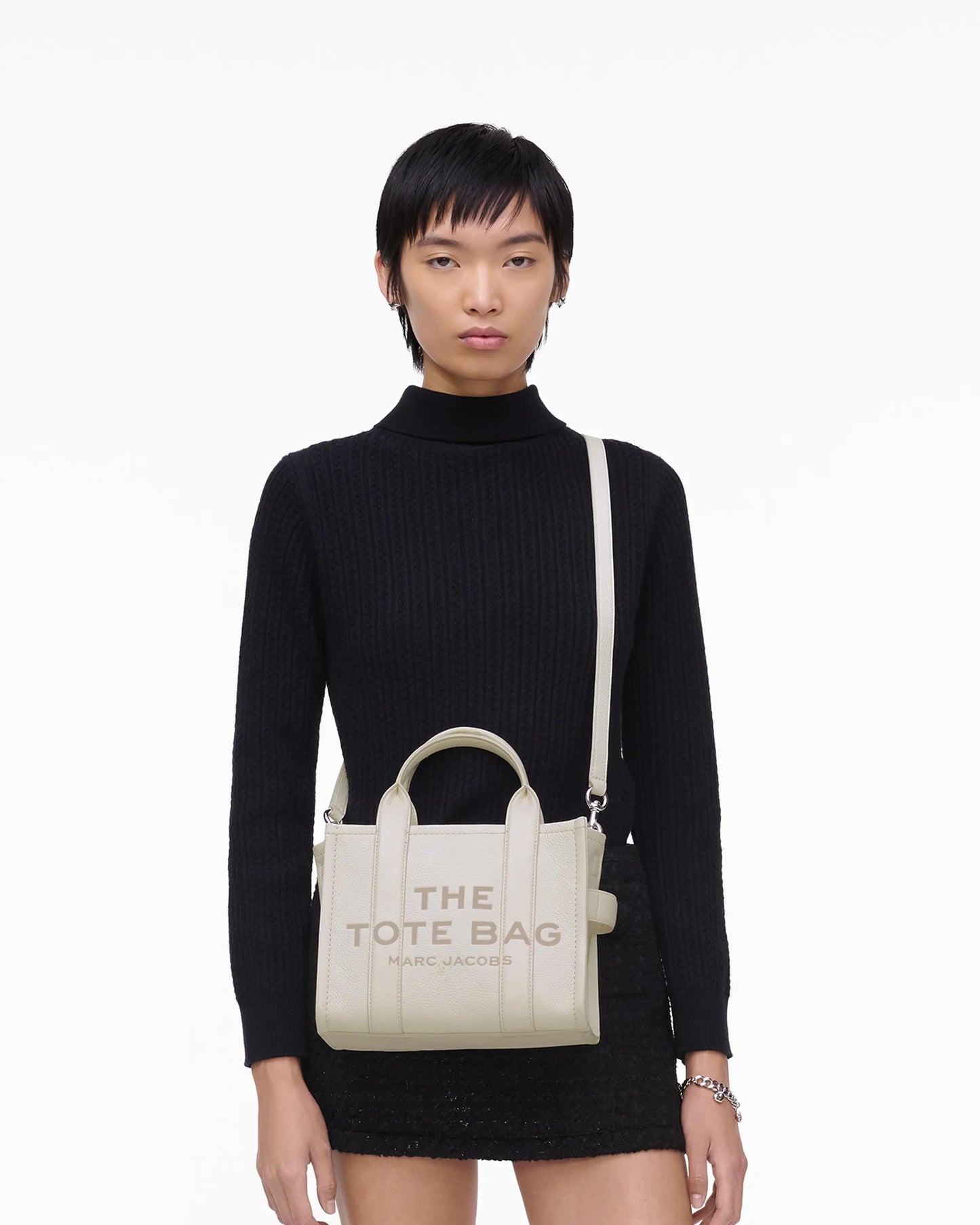 Bolsa Marc Jacobs The Leather Small Tote Bag, Couro Legítimo, cor Branco Algodão/Prata, vista lateral | Original Exports