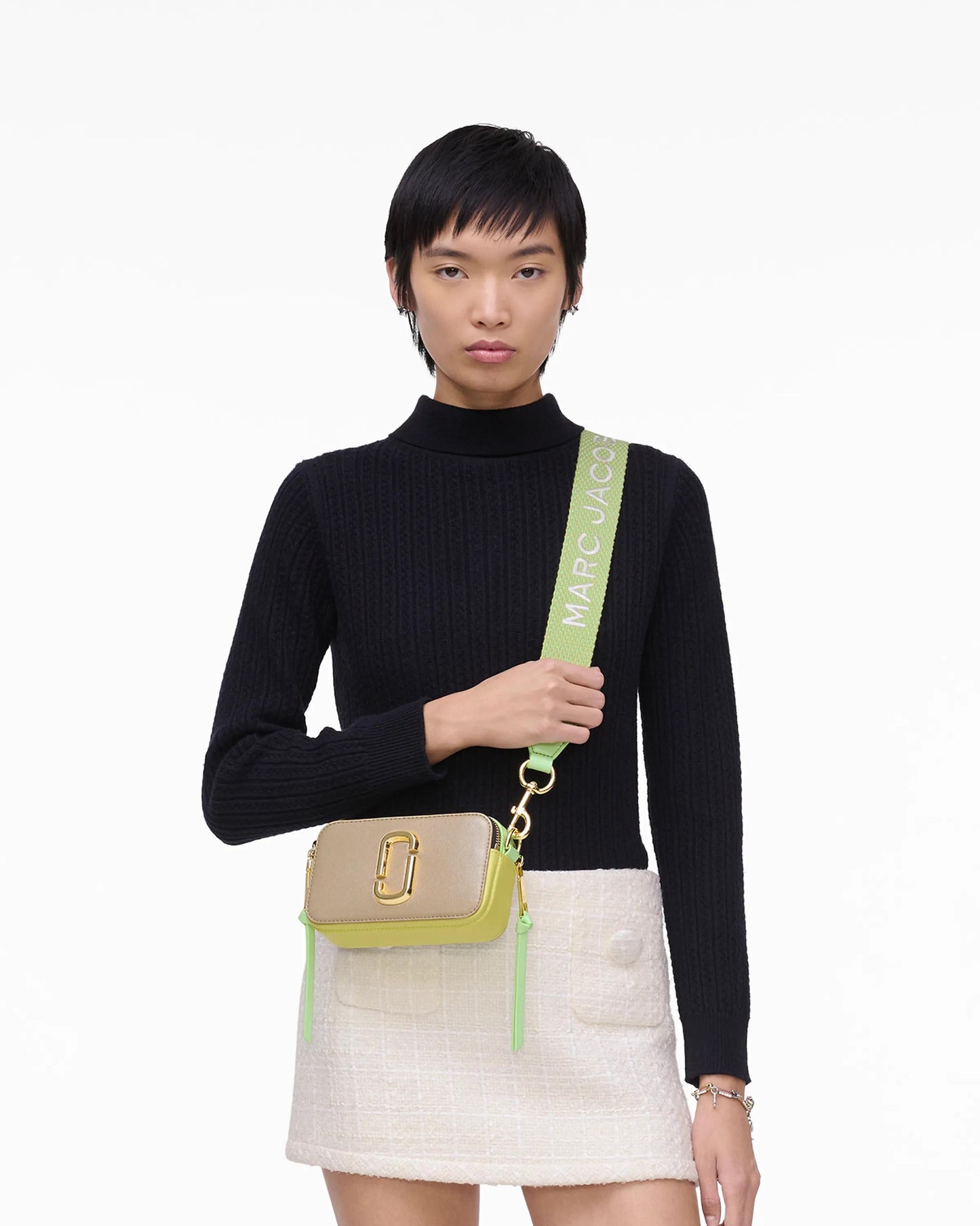 Bolsa Marc Jacobs The Snapshot Jacquard, Tecido Jacquard Estampado, cor Verde Menta Multicolor, vista lateral | Original Exports