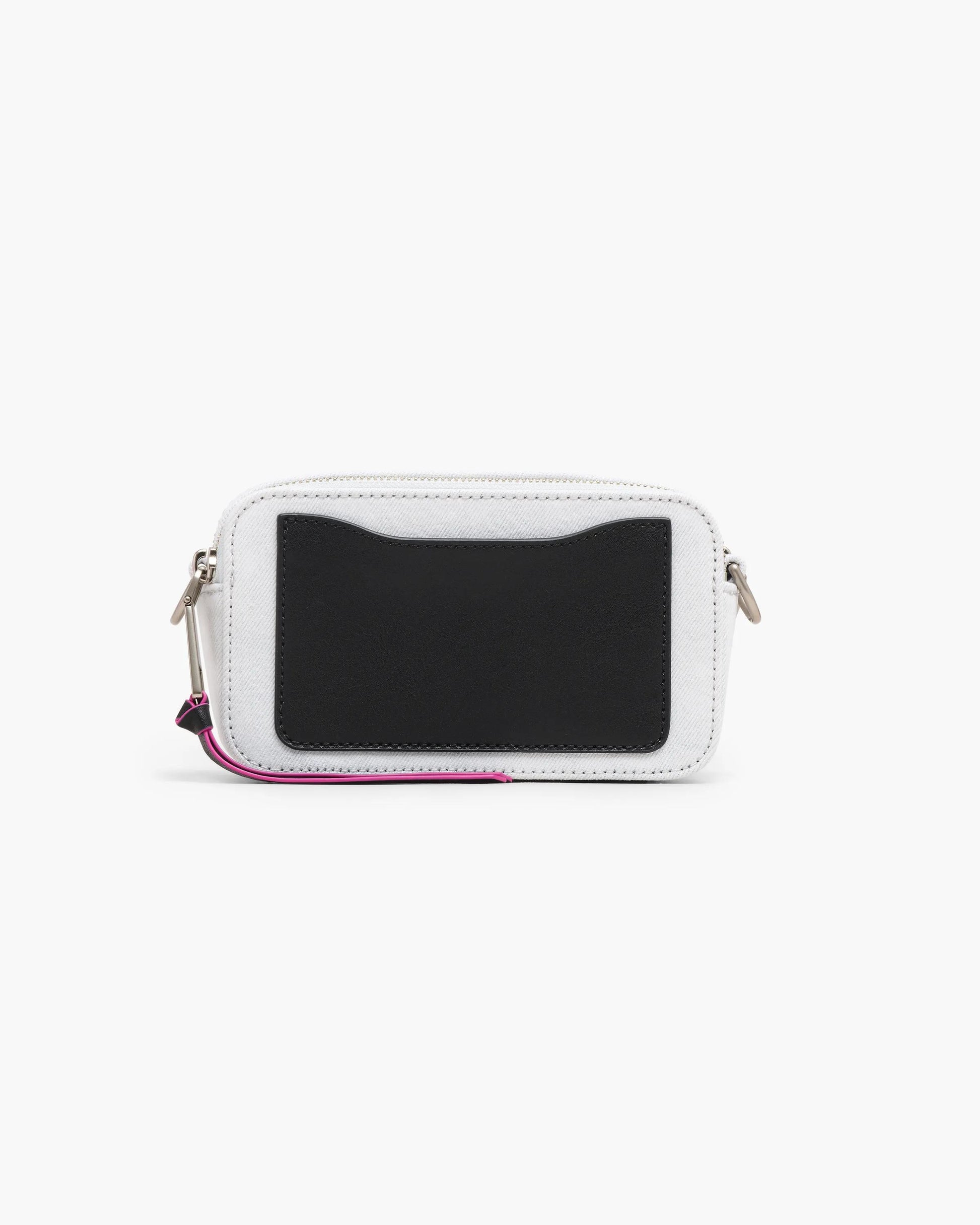 Bolsa Marc Jacobs The Camp Patchwork Denim Snapshot, Jeans com patchwork estilo camping, cor Jeans Claro, detalhe do material | Original Exports