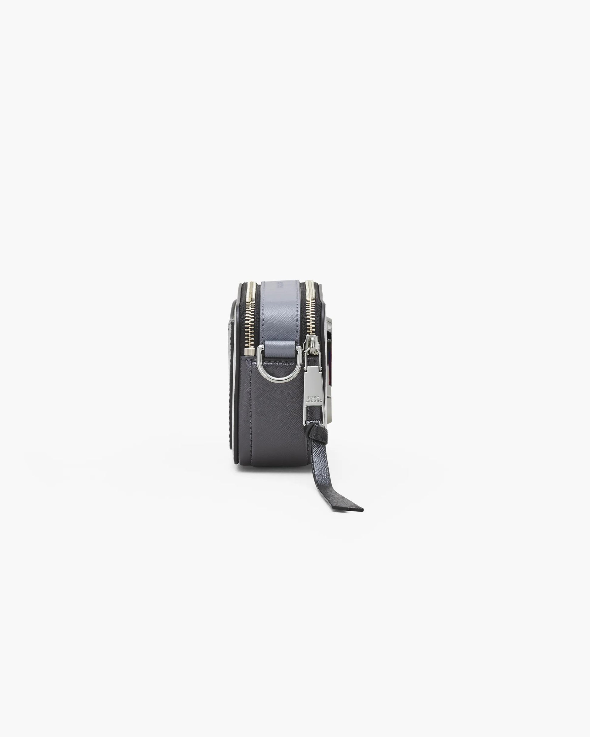 Bolsa Marc Jacobs The Snapshot Jacquard, Tecido Jacquard Estampado, cor Branco Algodão Multicolor, detalhe do material | Original Exports