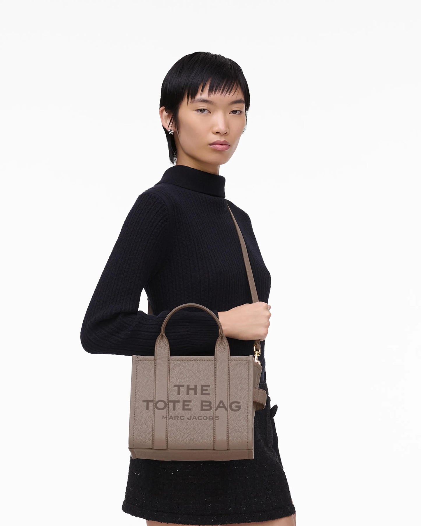 Bolsa Marc Jacobs The Leather Small Tote Bag, Couro Legítimo, cor Cimento, vista lateral | Original Exports