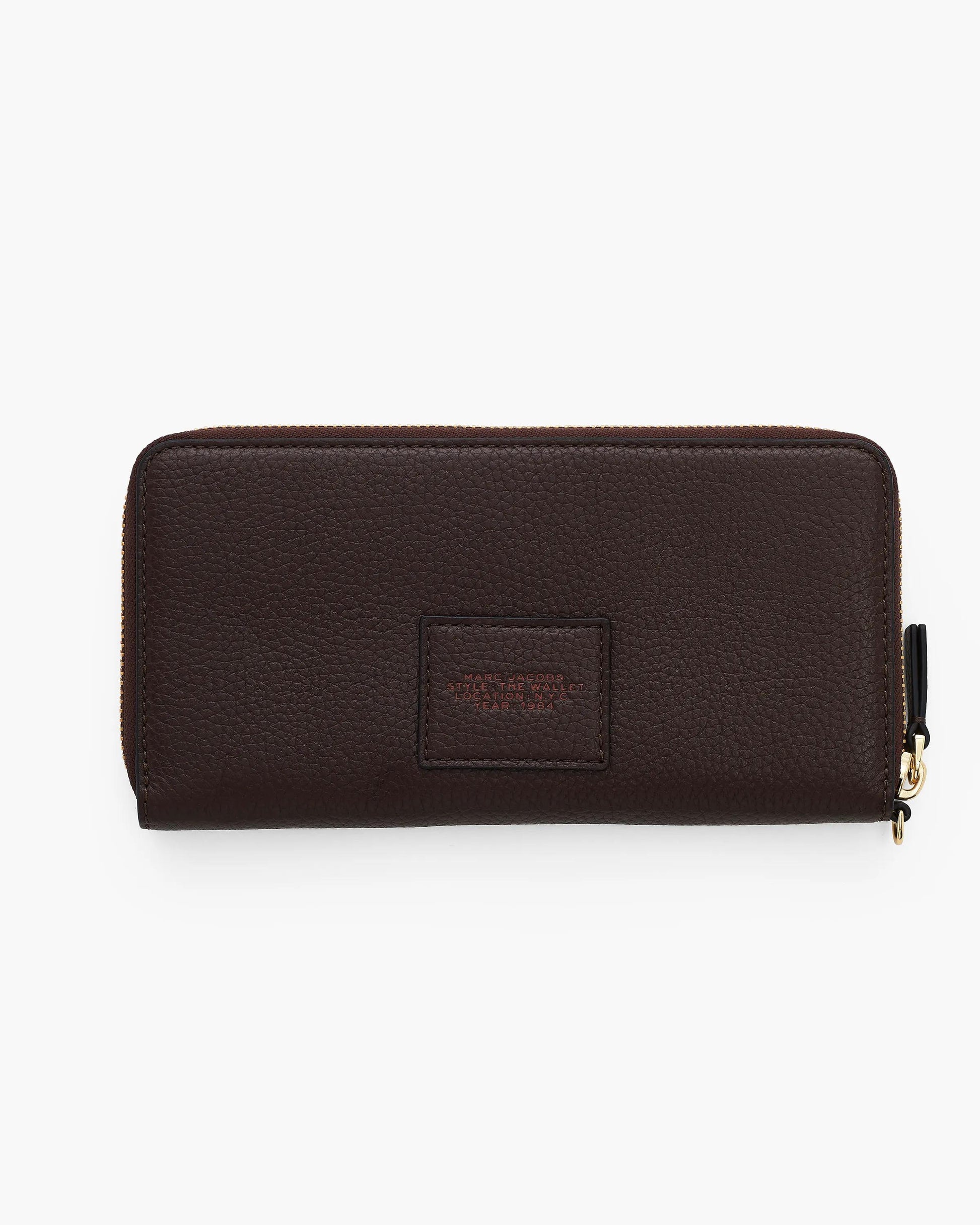 Carteira Marc Jacobs The Leather Continental Wallet, Couro Legítimo Full-Grain, cor Ganache (Marrom), detalhe do material | Original Exports