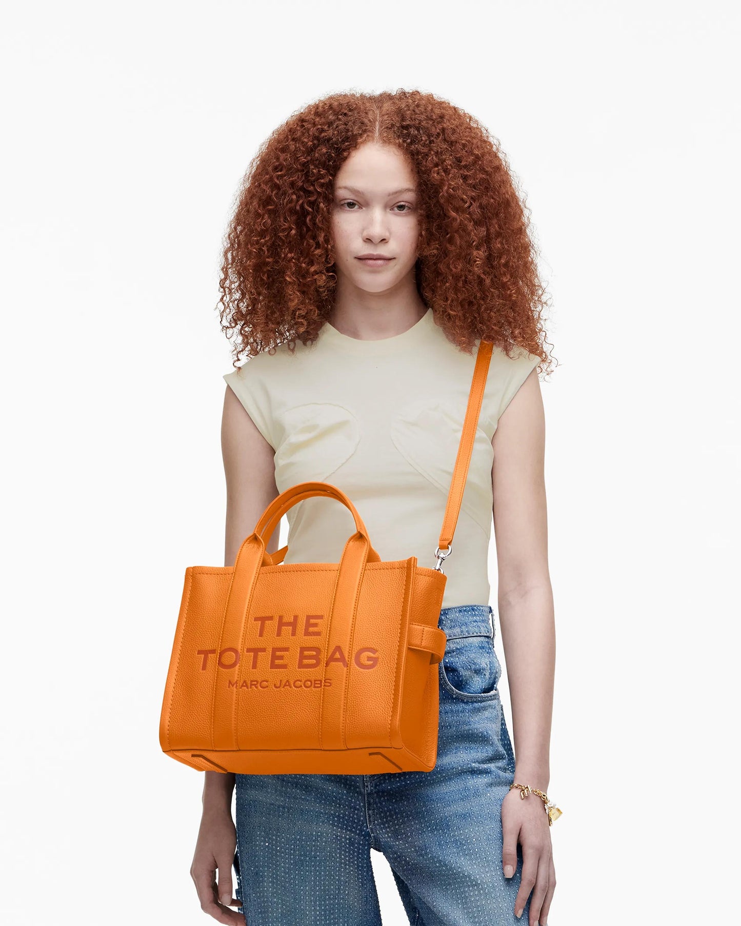 Bolsa Marc Jacobs The Leather Medium Tote Bag, Couro Legítimo, cor Tangerina, vista lateral | Original Exports