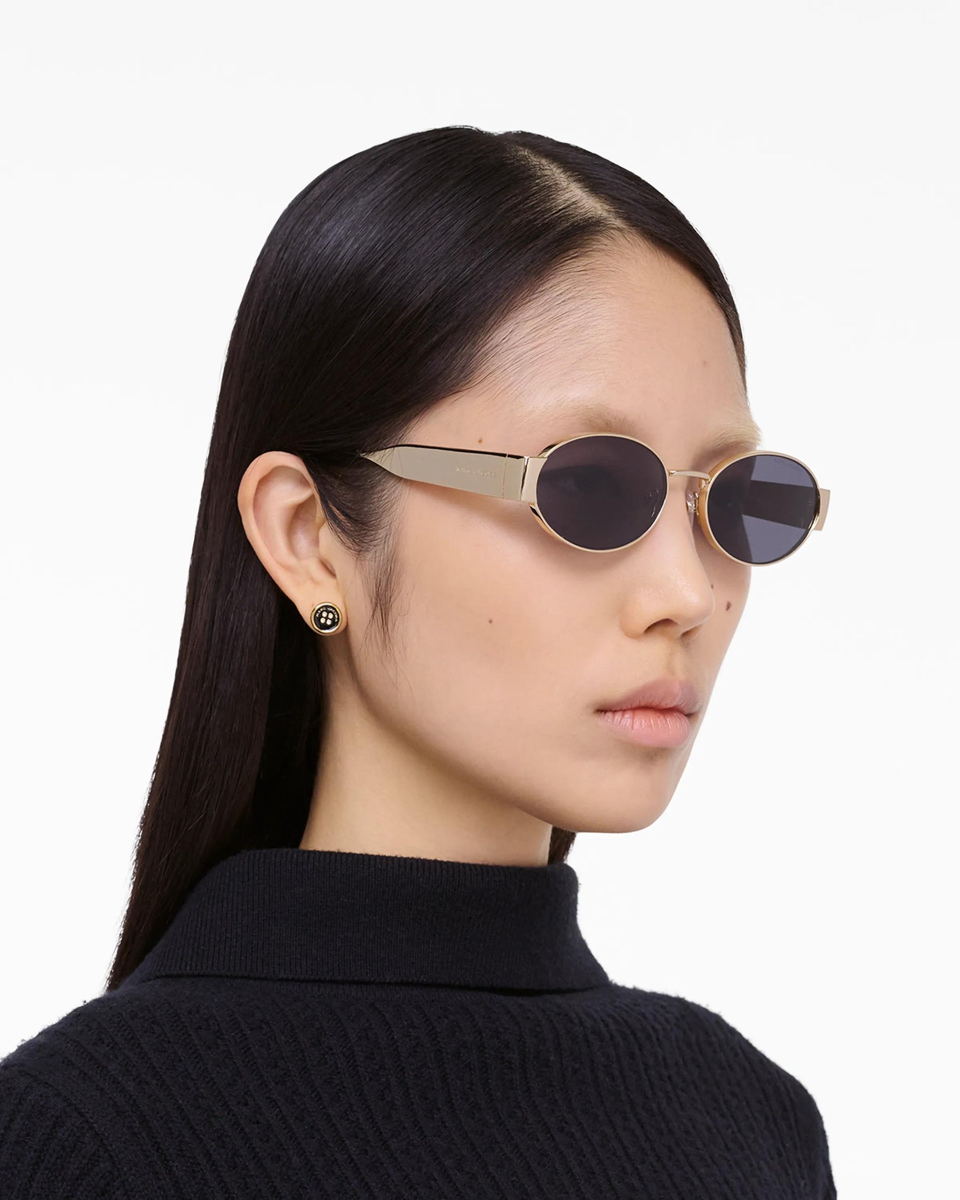 Óculos de Sol Marc Jacobs The Classic Logo Round Sunglasses, Metal, cor Preto/Dourado, vista lateral | Original Exports