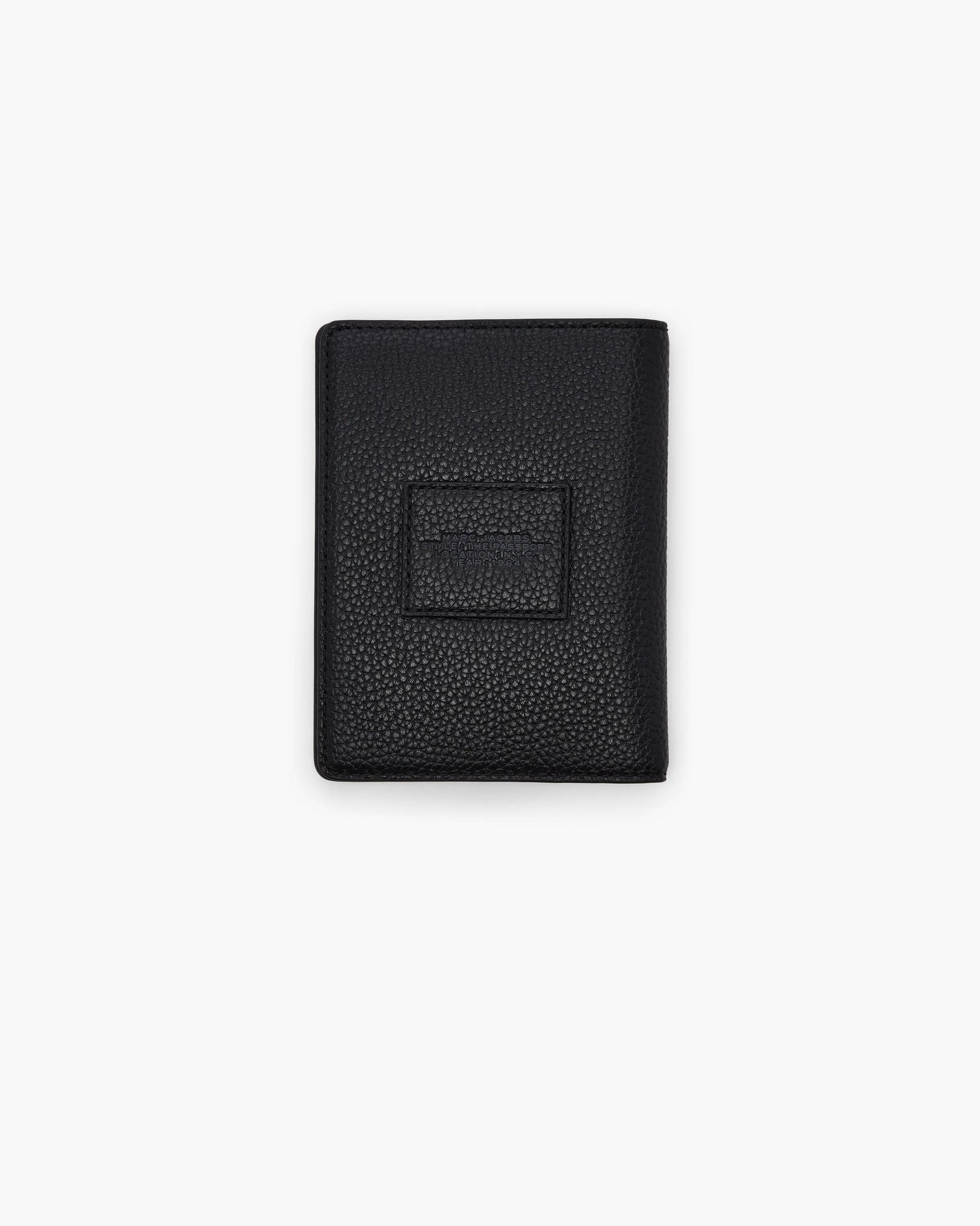 Carteira Marc Jacobs The Passport Case, Couro Martelado, cor Preto, detalhe do material | Original Exports