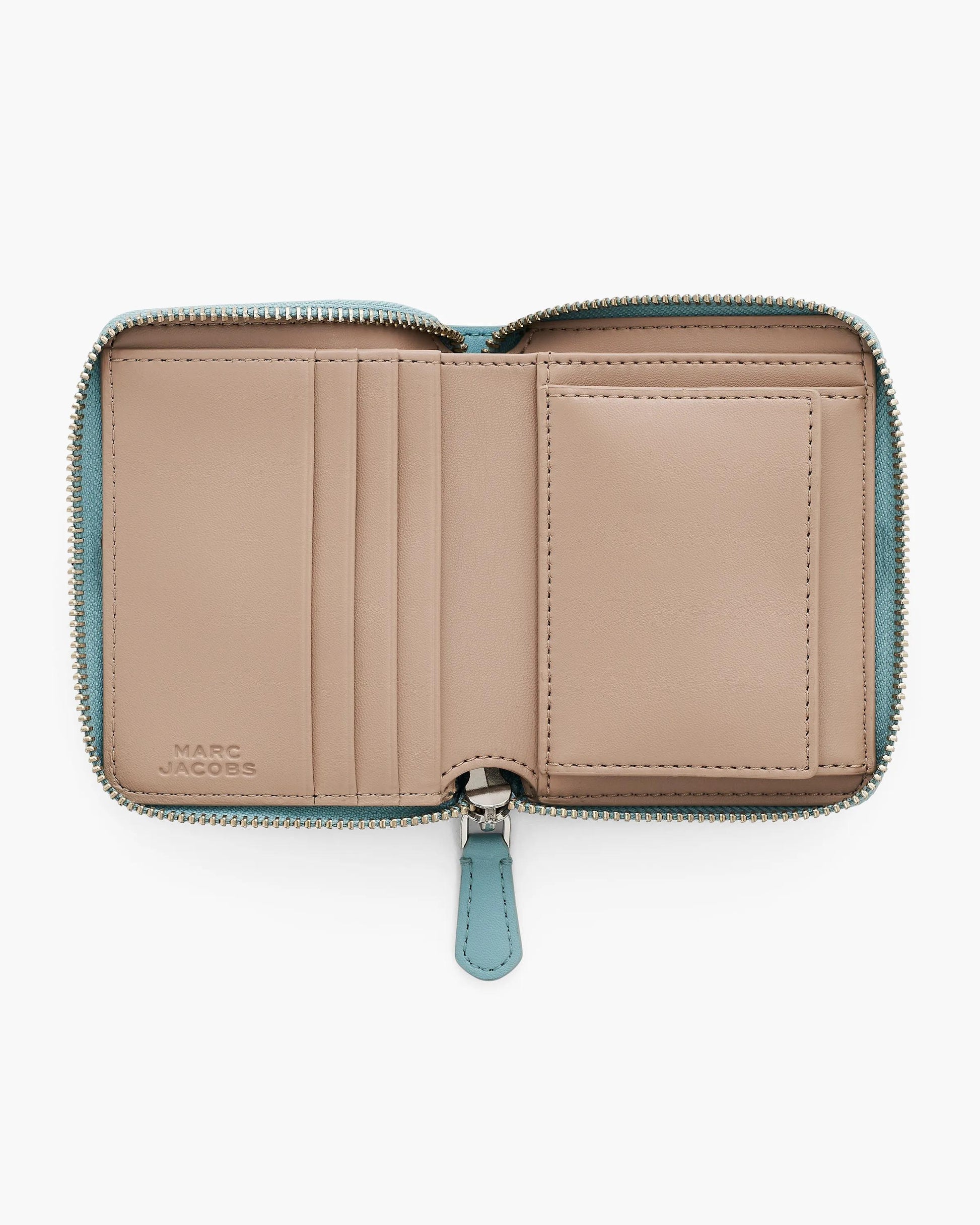 Carteira Marc Jacobs The Everyday Slim Compact Wallet, Couro Legítimo Liso, cor Azul Céu, vista lateral | Original Exports