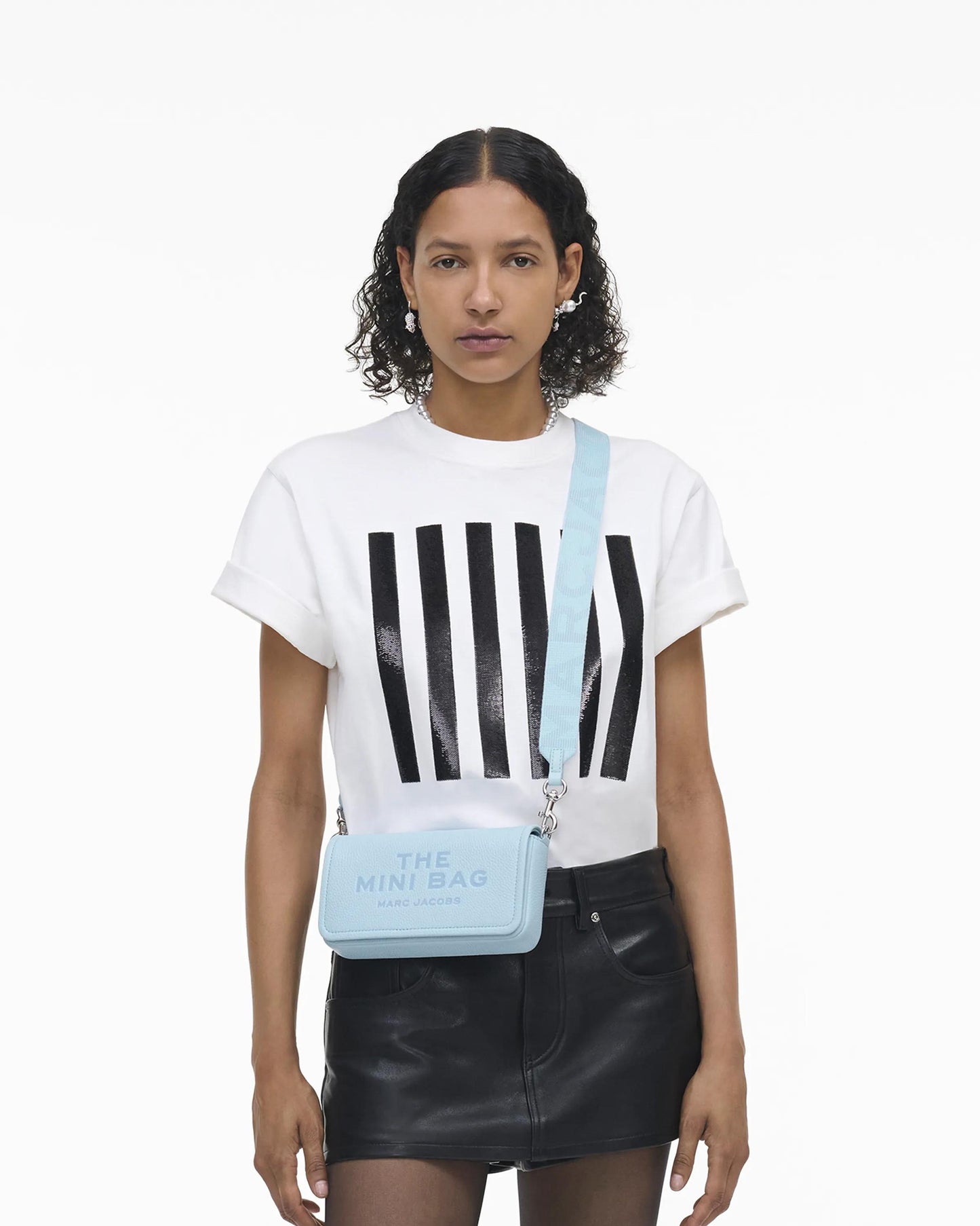Bolsa Marc Jacobs The Leather Mini Bag, Couro Legítimo, cor Azul Nuvem, vista lateral | Original Exports