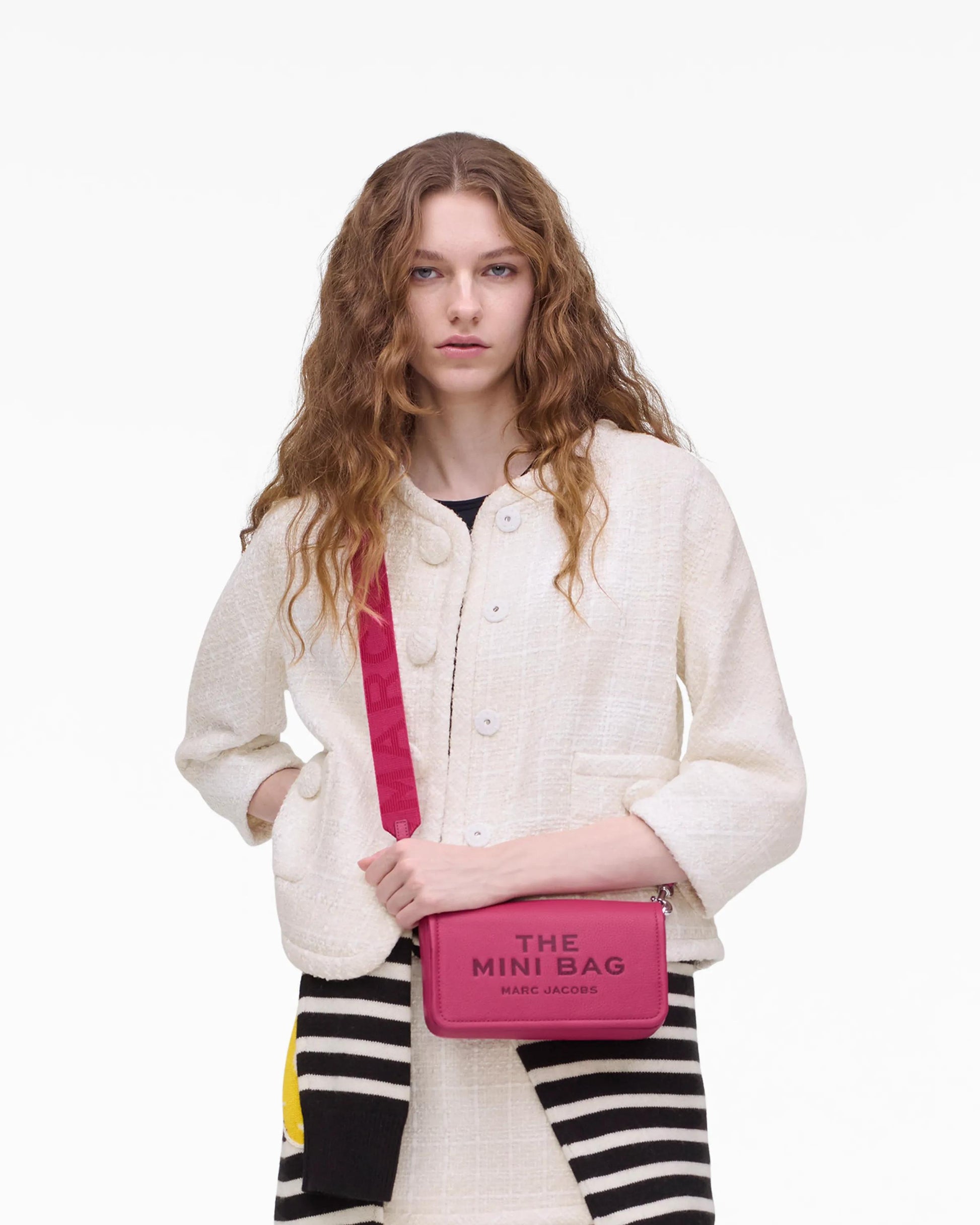 Bolsa Marc Jacobs The Leather Mini Bag, Couro Legítimo, cor Rosa Framboesa, vista lateral | Original Exports