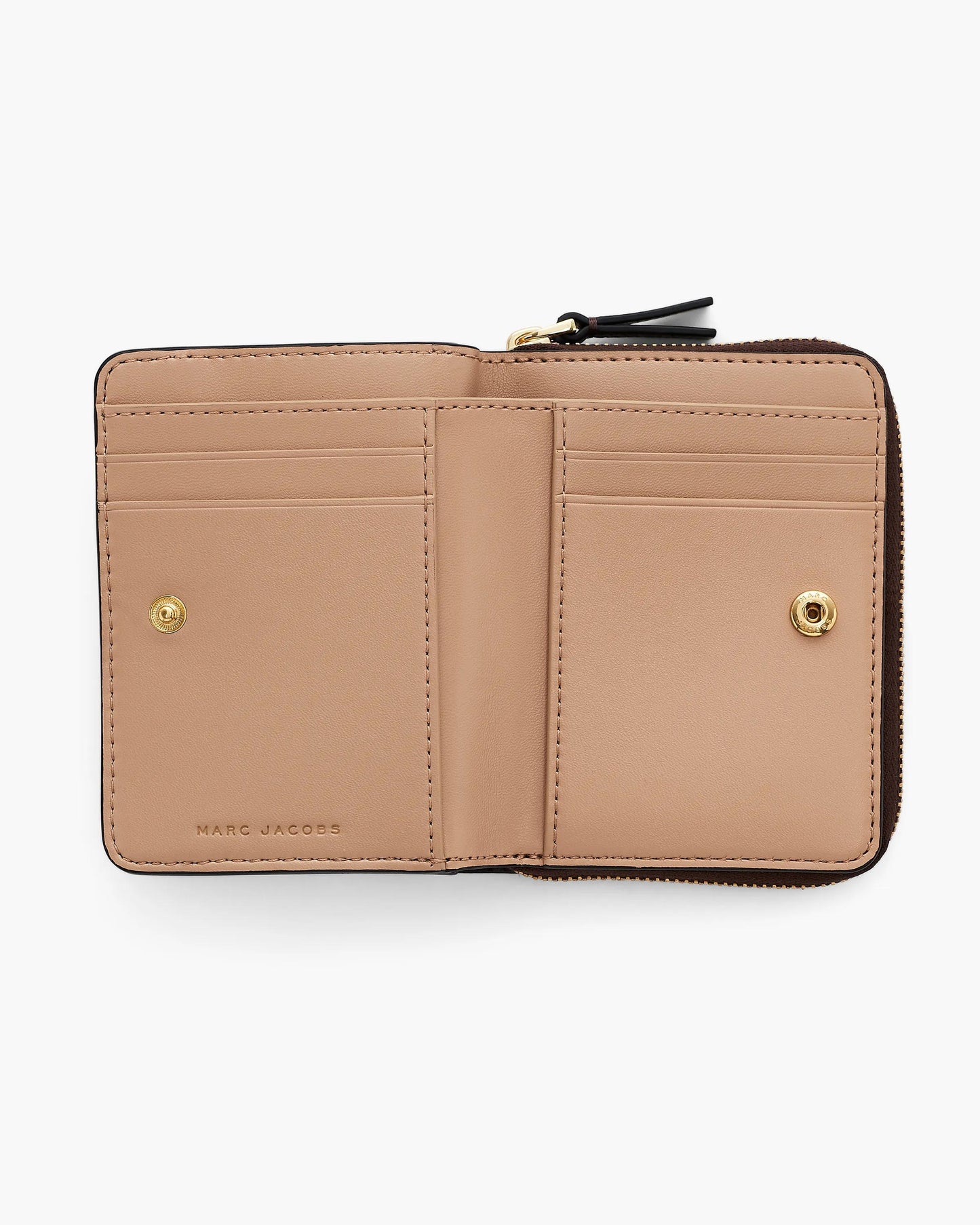 Carteira Marc Jacobs The Leather Mini Compact Wallet, Couro Legítimo, cor Ganache (Marrom), vista lateral | Original Exports