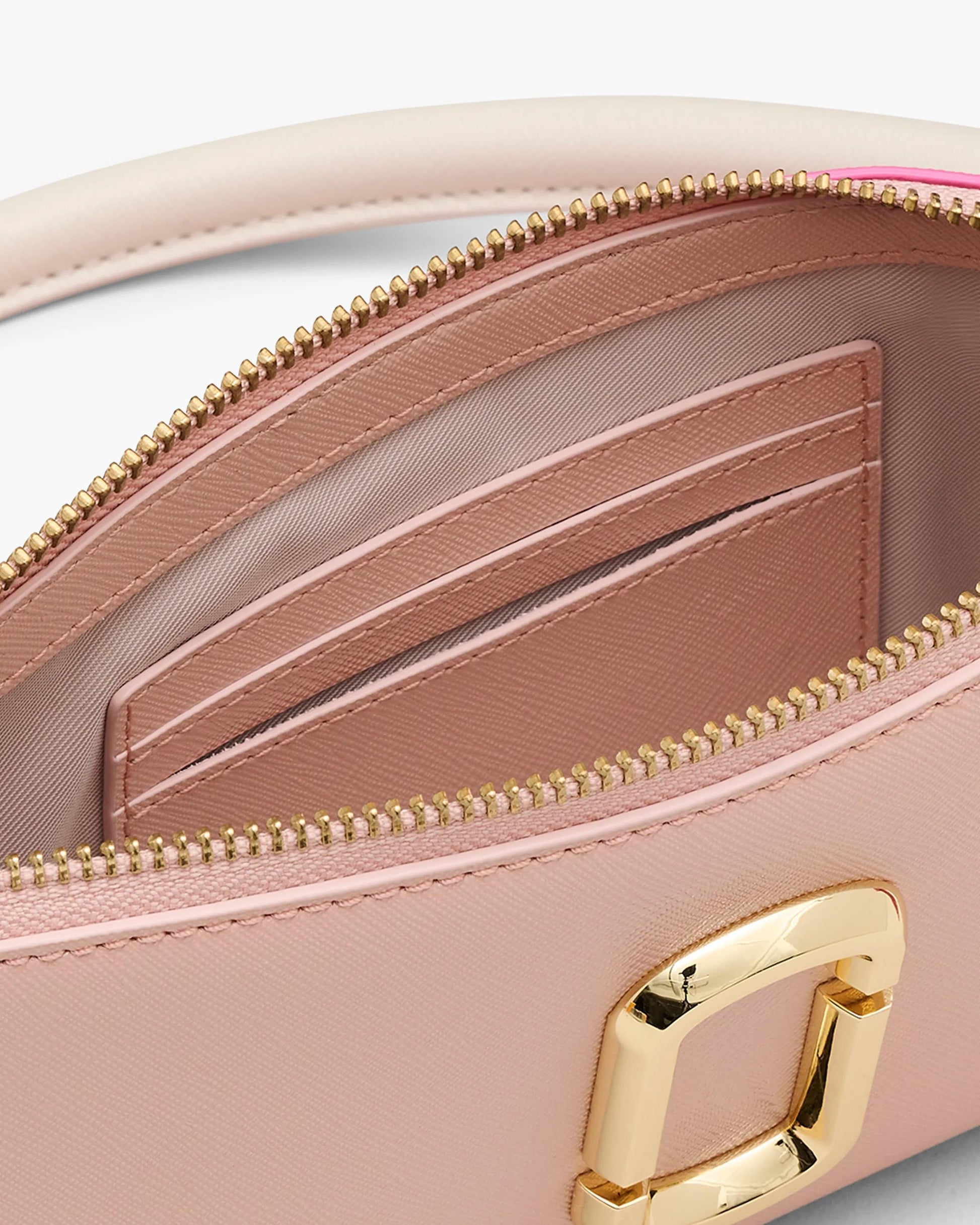 Bolsa Marc Jacobs The Snapshot Convertible Shoulder Bag, Couro Saffiano Legítimo texturizado, cor Rose Multi, detalhe do material | Original Exports