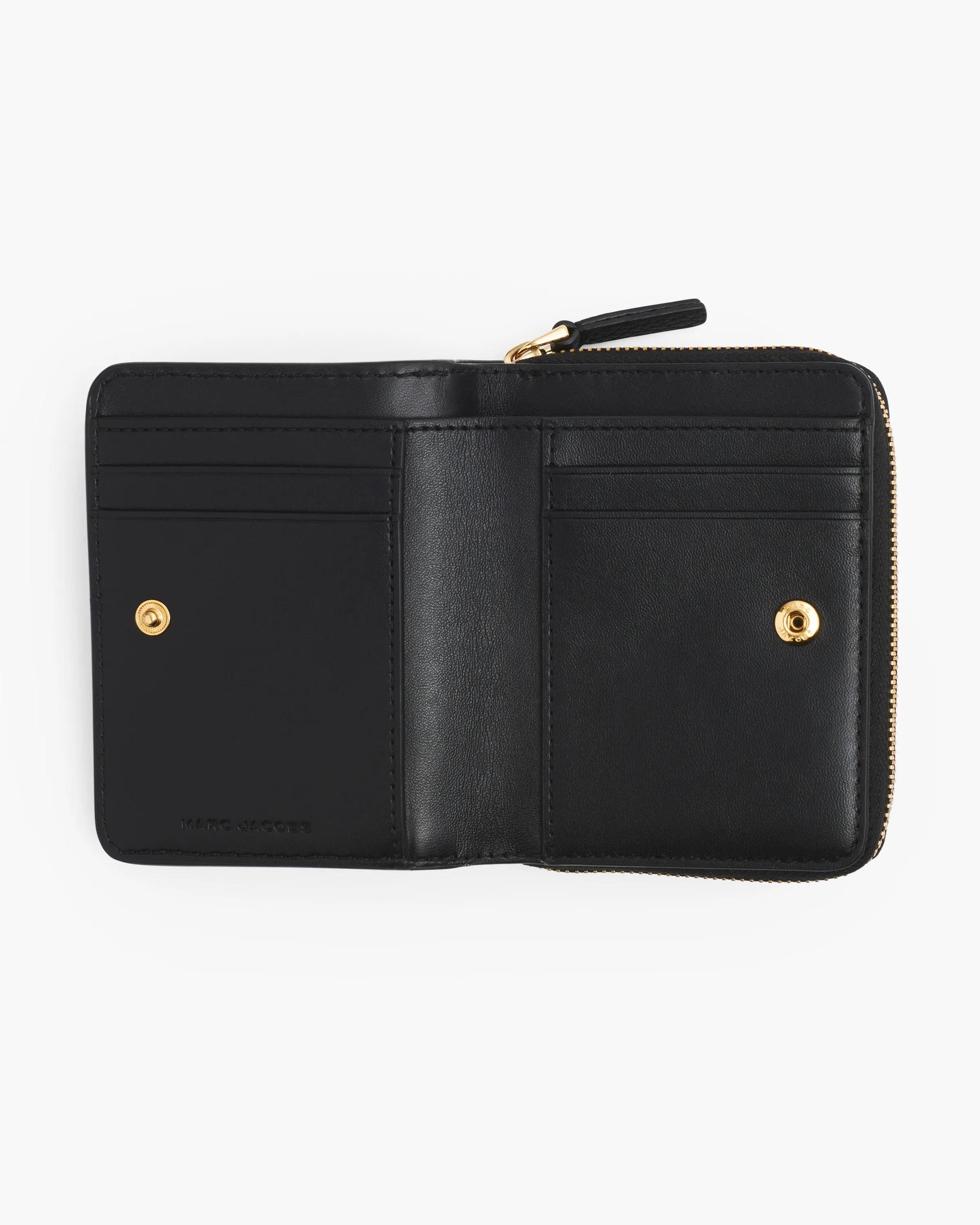 Carteira Marc Jacobs The Leather Mini Compact Wallet, Couro Legítimo, cor Preto, vista lateral | Original Exports